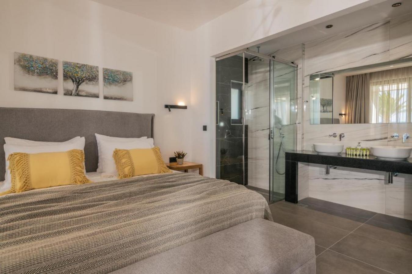 Zakynthos Town, Greece, 5 Bedrooms Bedrooms, ,5 BathroomsBathrooms,Residential,For Sale,1880099