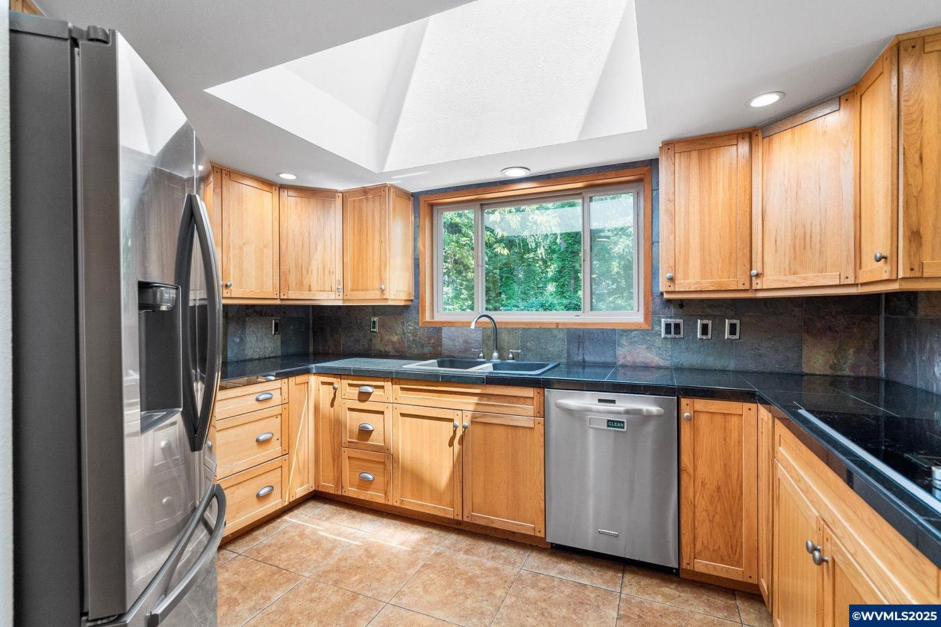 West Linn, Oregon, 97068, United States, 4 Bedrooms Bedrooms, ,3 BathroomsBathrooms,Residential,For Sale,1880093