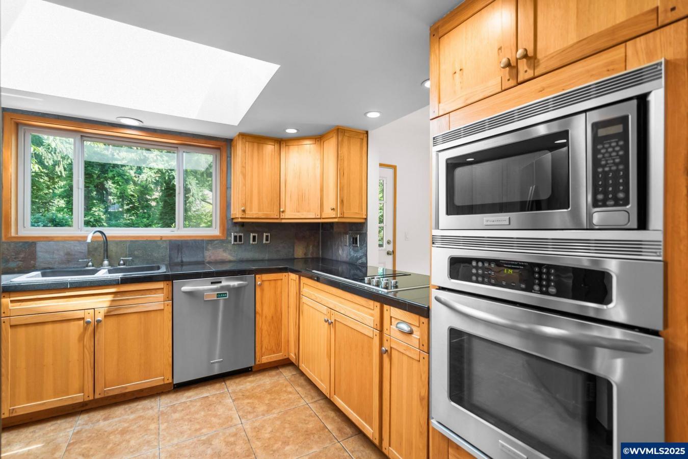 West Linn, Oregon, 97068, United States, 4 Bedrooms Bedrooms, ,3 BathroomsBathrooms,Residential,For Sale,1880093