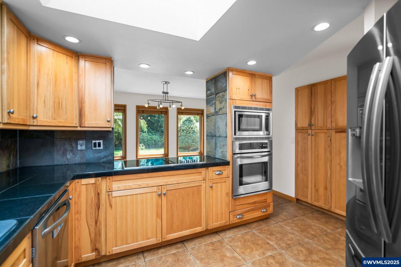 West Linn, Oregon, 97068, United States, 4 Bedrooms Bedrooms, ,3 BathroomsBathrooms,Residential,For Sale,1880093