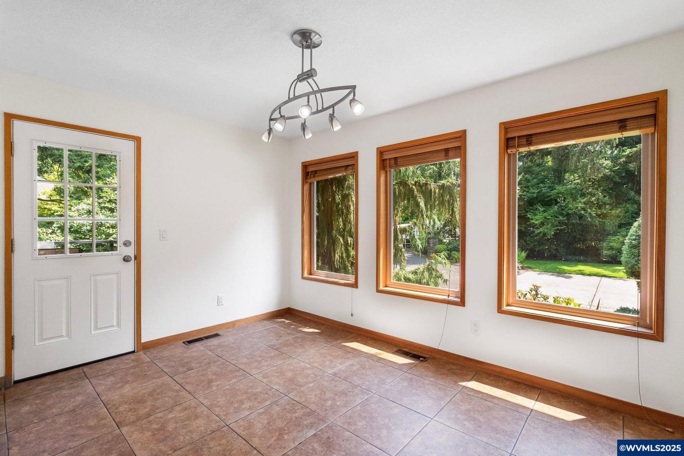 West Linn, Oregon, 97068, United States, 4 Bedrooms Bedrooms, ,3 BathroomsBathrooms,Residential,For Sale,1880093