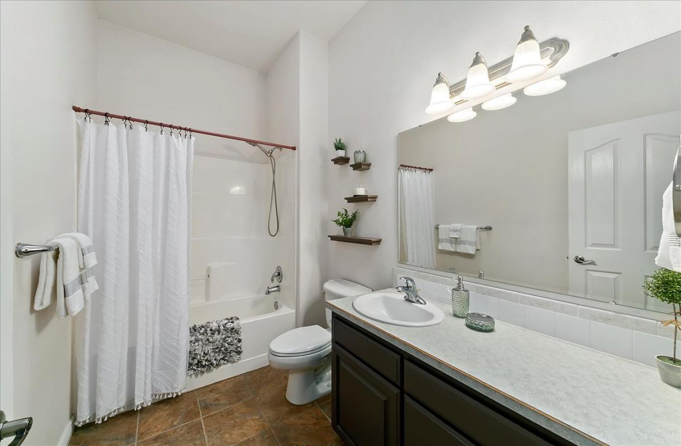 Nampa, Canyon, 83686, United States, 4 Bedrooms Bedrooms, ,2 BathroomsBathrooms,Residential,For Sale,1871680