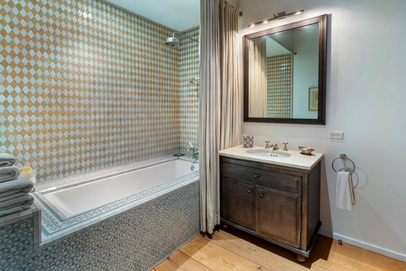 Flatiron, New York, 10010, United States, 3 Bedrooms Bedrooms, ,2 BathroomsBathrooms,Residential,For Sale,1871873