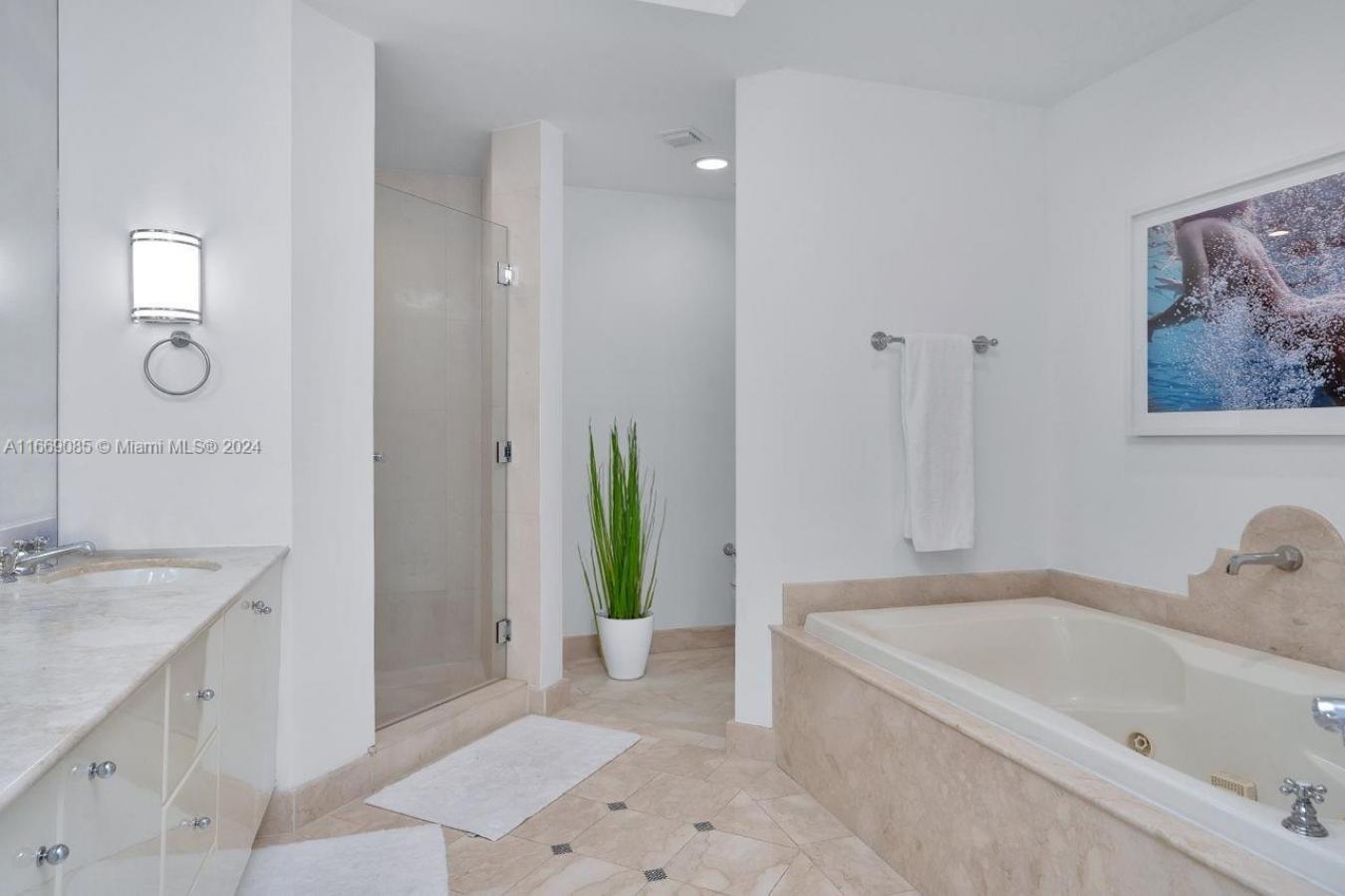 Miami Beach, Florida, 33139, United States, 2 Bedrooms Bedrooms, ,2 BathroomsBathrooms,Residential,For Sale,1876777