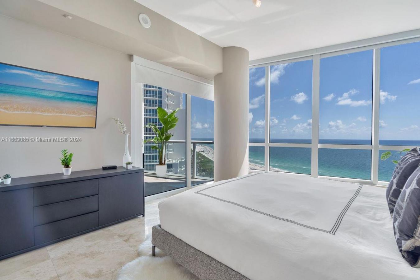 Miami Beach, Florida, 33139, United States, 2 Bedrooms Bedrooms, ,2 BathroomsBathrooms,Residential,For Sale,1876777