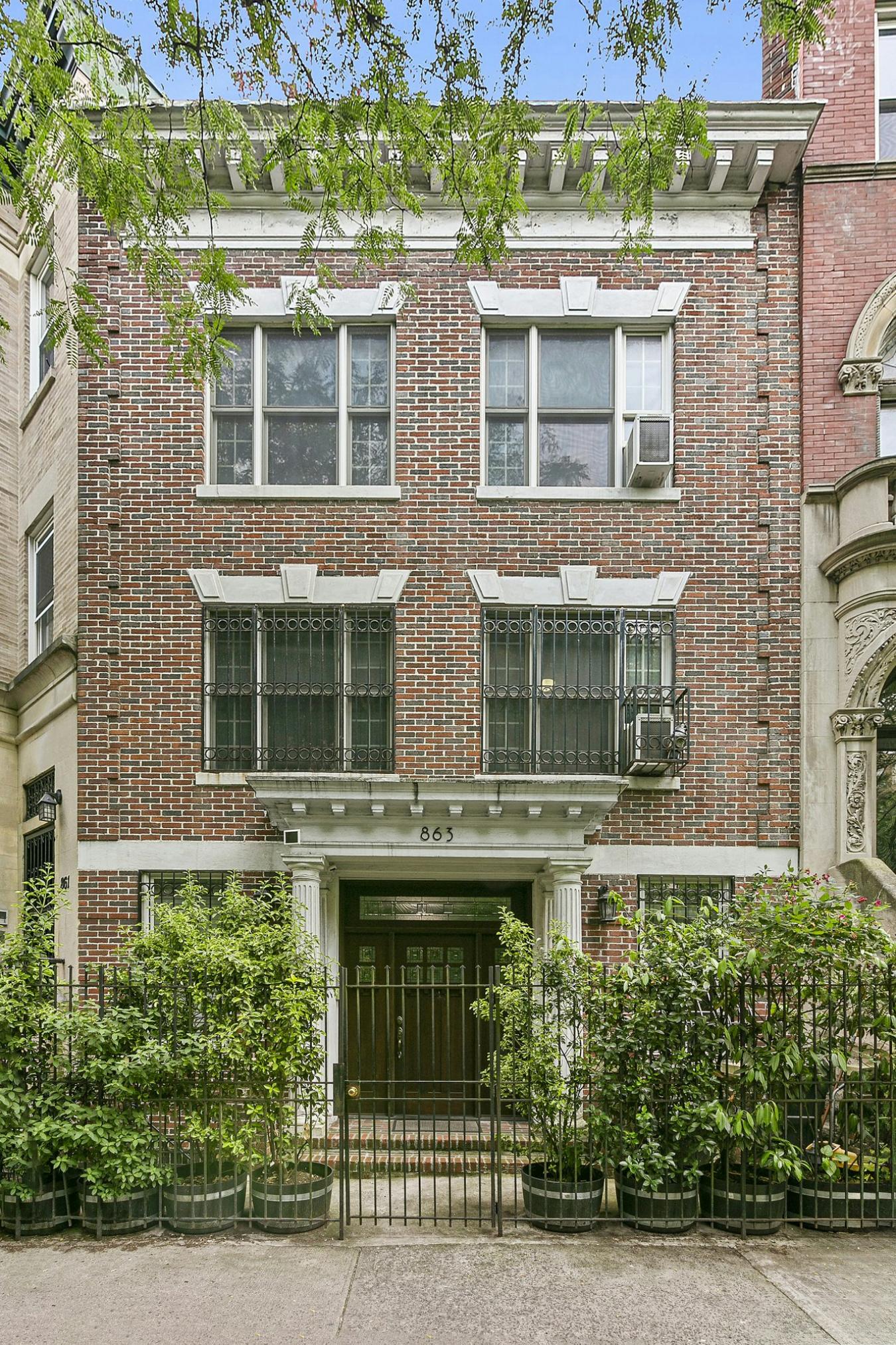 Washington Heights, New York, 10032, United States, 6 Bedrooms Bedrooms, ,4 BathroomsBathrooms,Residential,For Sale,1871861