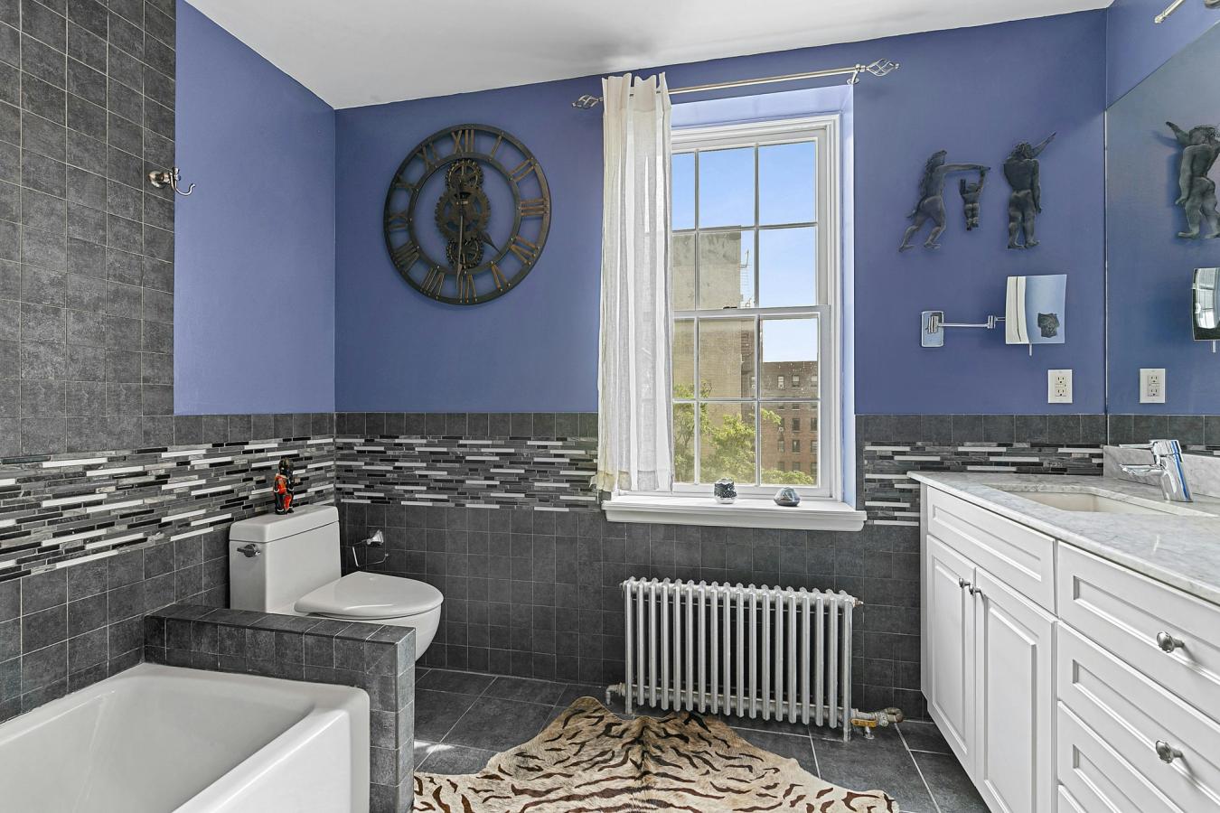 Washington Heights, New York, 10032, United States, 6 Bedrooms Bedrooms, ,4 BathroomsBathrooms,Residential,For Sale,1871861