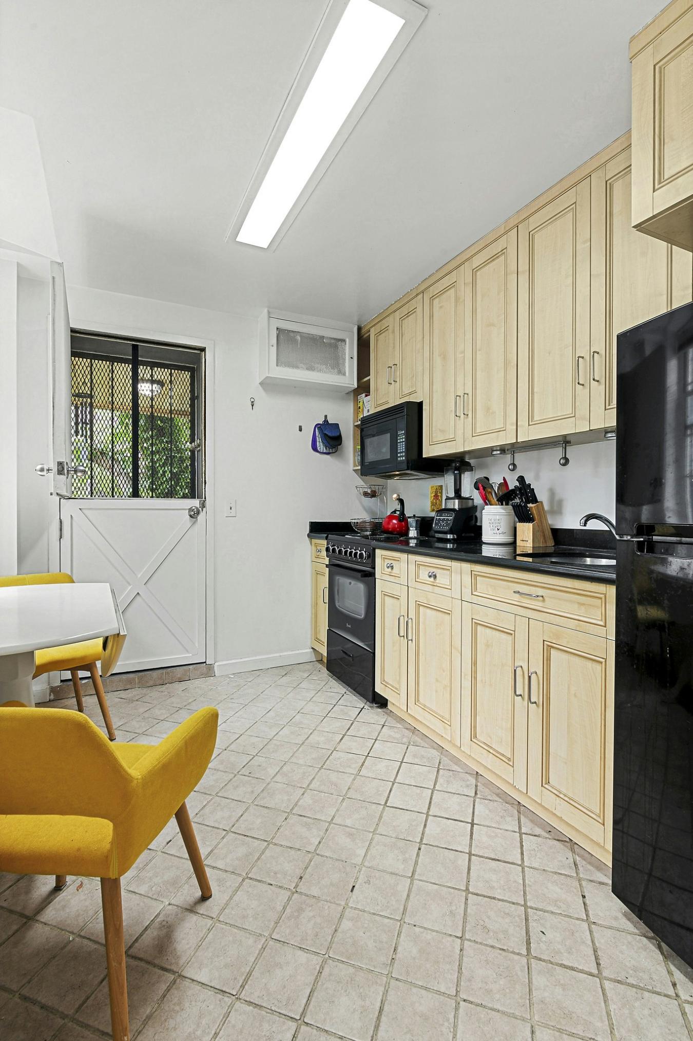 Washington Heights, New York, 10032, United States, 6 Bedrooms Bedrooms, ,4 BathroomsBathrooms,Residential,For Sale,1871861