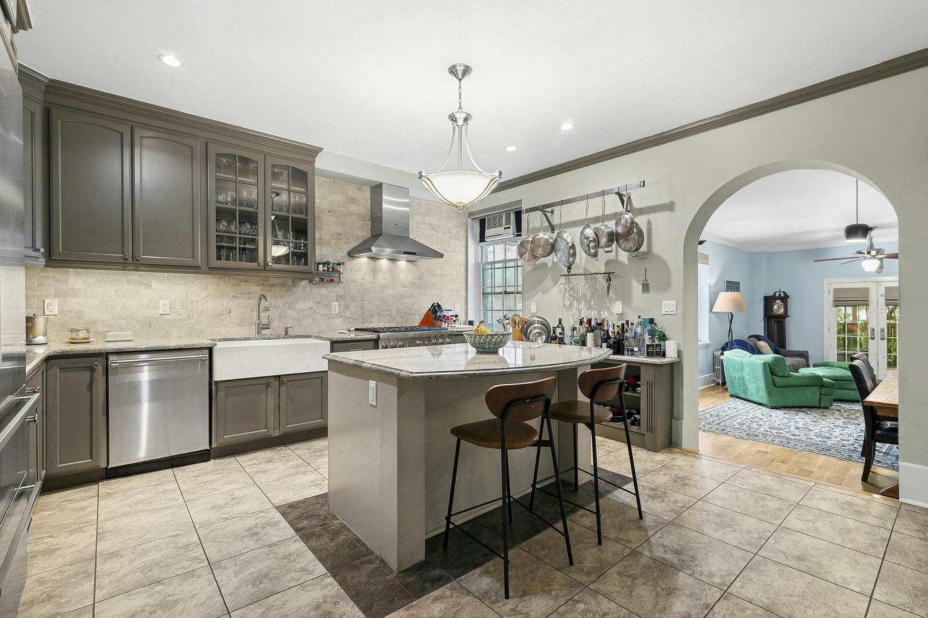 Washington Heights, New York, 10032, United States, 6 Bedrooms Bedrooms, ,4 BathroomsBathrooms,Residential,For Sale,1871861