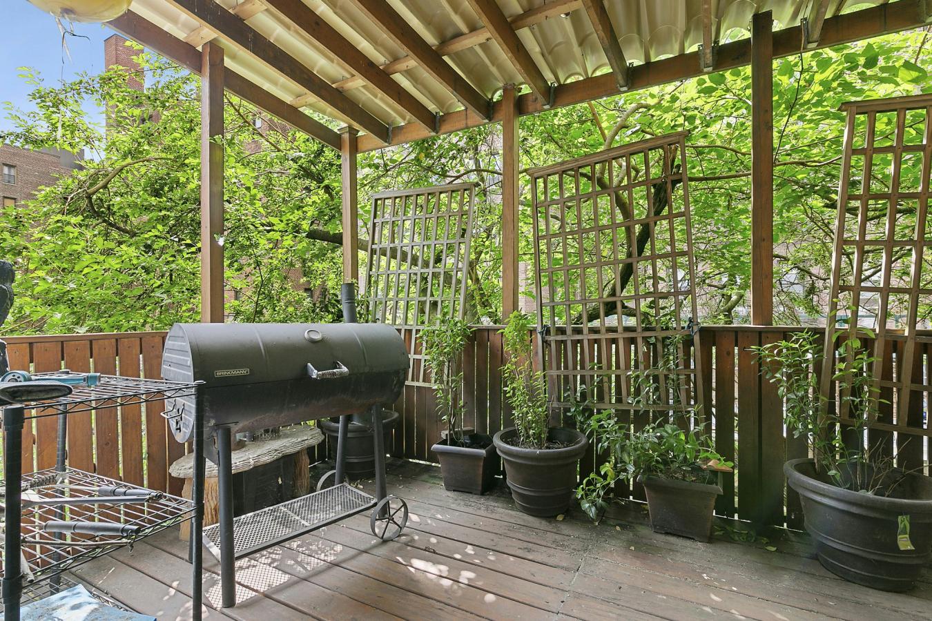 Washington Heights, New York, 10032, United States, 6 Bedrooms Bedrooms, ,4 BathroomsBathrooms,Residential,For Sale,1871861