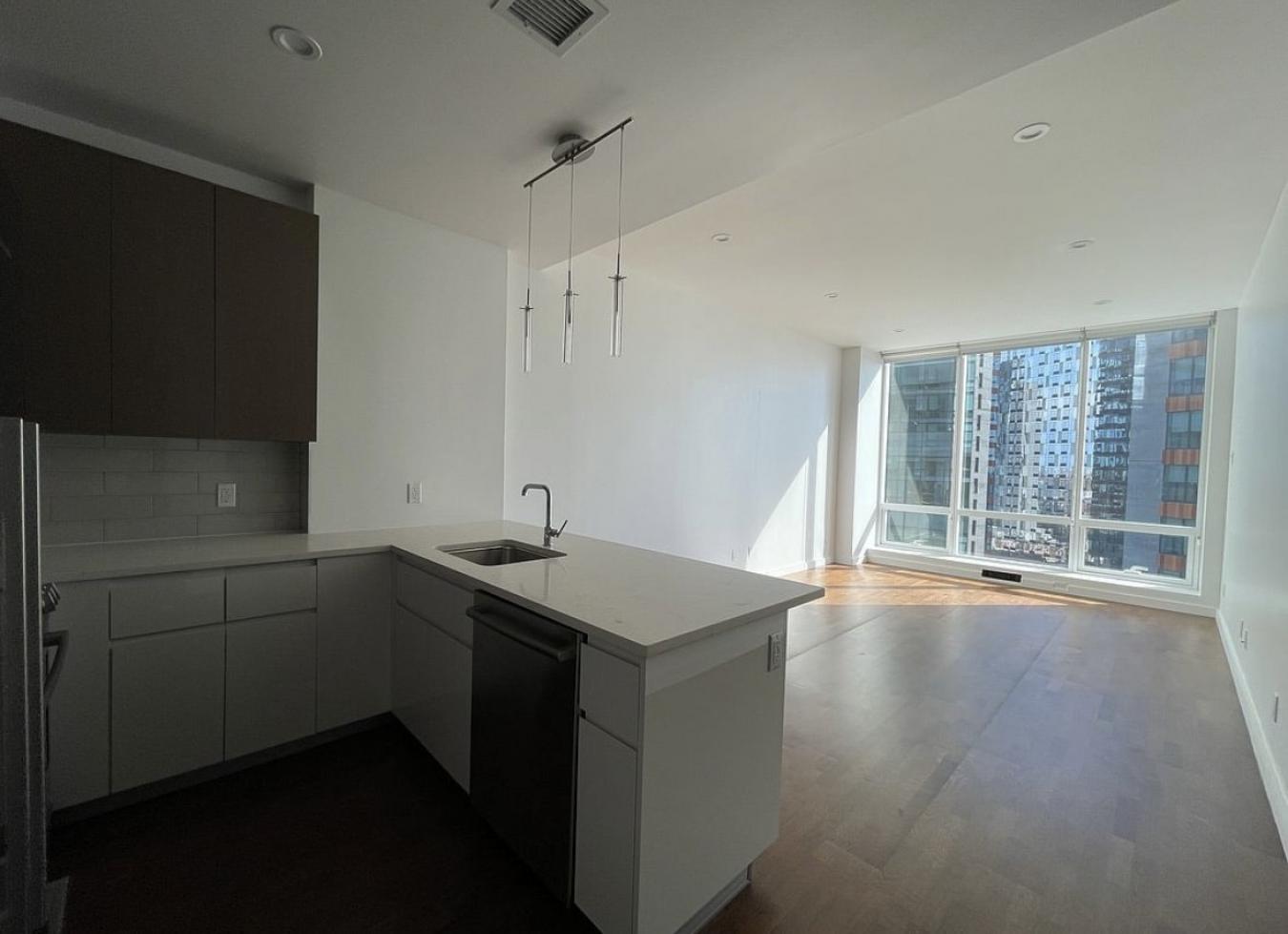 Long Island City, New York, 11101, United States, 1 Bedroom Bedrooms, ,1 BathroomBathrooms,Residential,For Sale,1871845