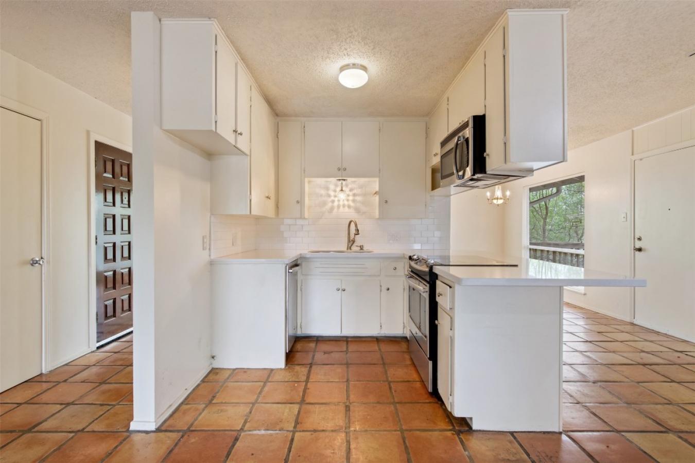 Austin, Texas, 78746, United States, 3 Bedrooms Bedrooms, ,2 BathroomsBathrooms,Residential,For Sale,1880270