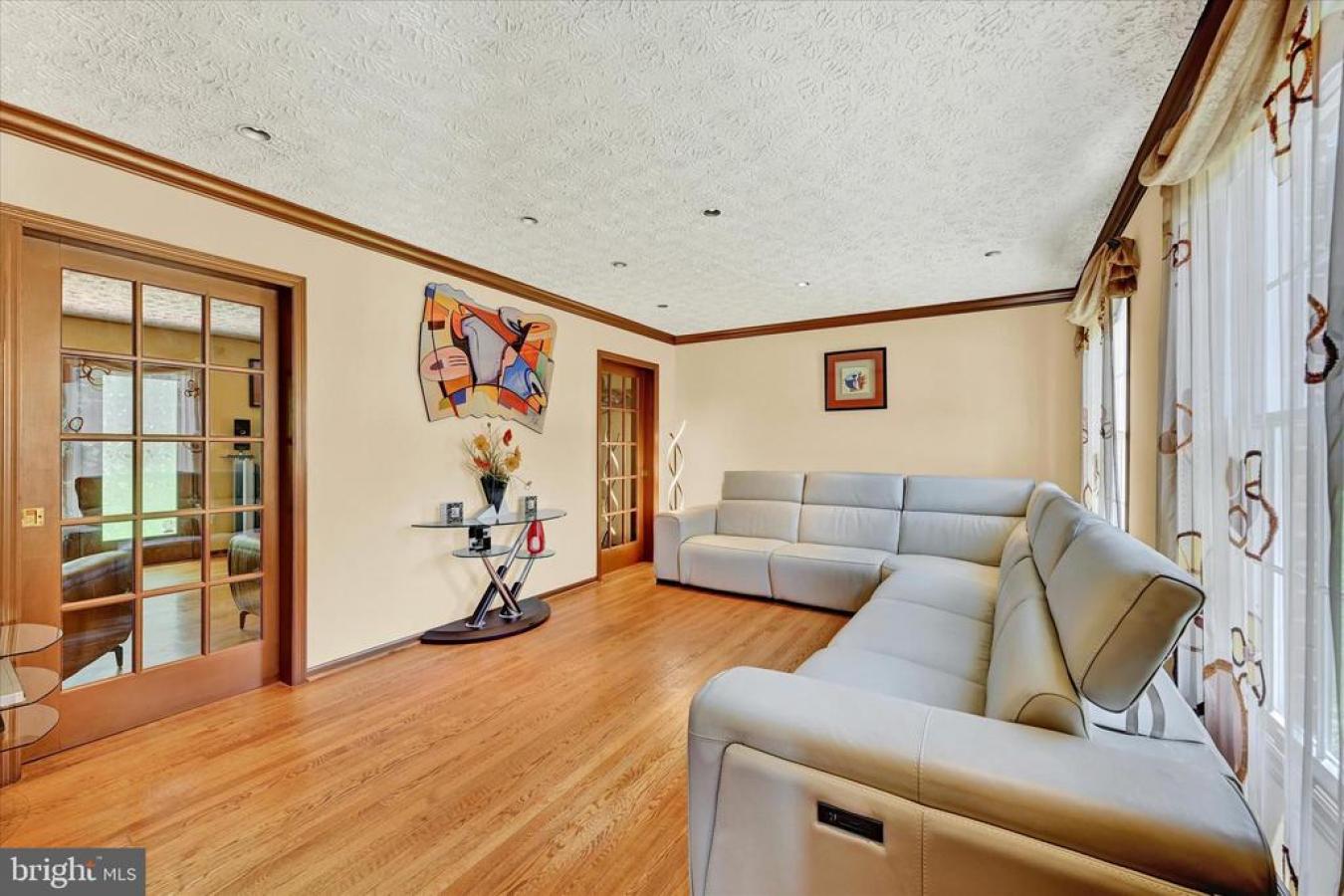 BALTIMORE, Maryland, 21209, United States, 5 Bedrooms Bedrooms, ,3 BathroomsBathrooms,Residential,For Sale,1880257