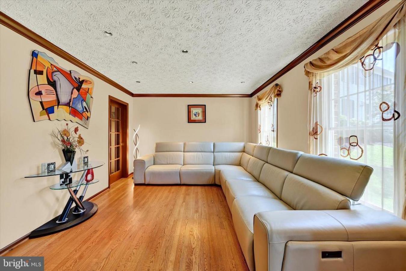 BALTIMORE, Maryland, 21209, United States, 5 Bedrooms Bedrooms, ,3 BathroomsBathrooms,Residential,For Sale,1880257
