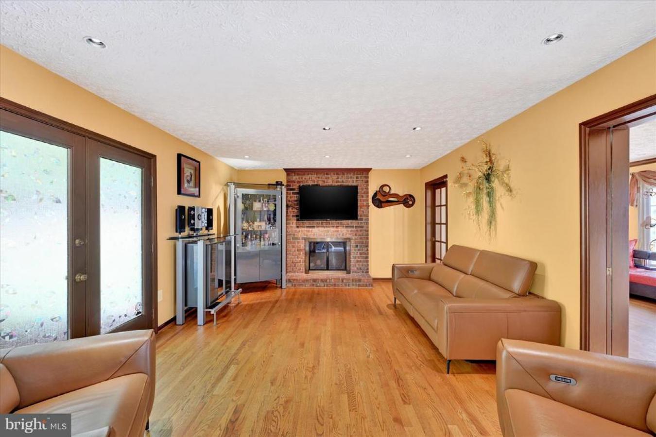 BALTIMORE, Maryland, 21209, United States, 5 Bedrooms Bedrooms, ,3 BathroomsBathrooms,Residential,For Sale,1880257