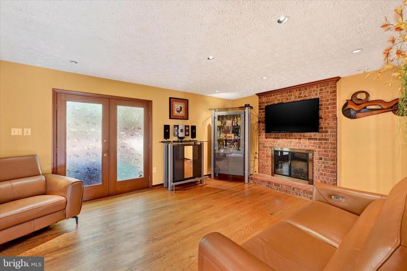 BALTIMORE, Maryland, 21209, United States, 5 Bedrooms Bedrooms, ,3 BathroomsBathrooms,Residential,For Sale,1880257