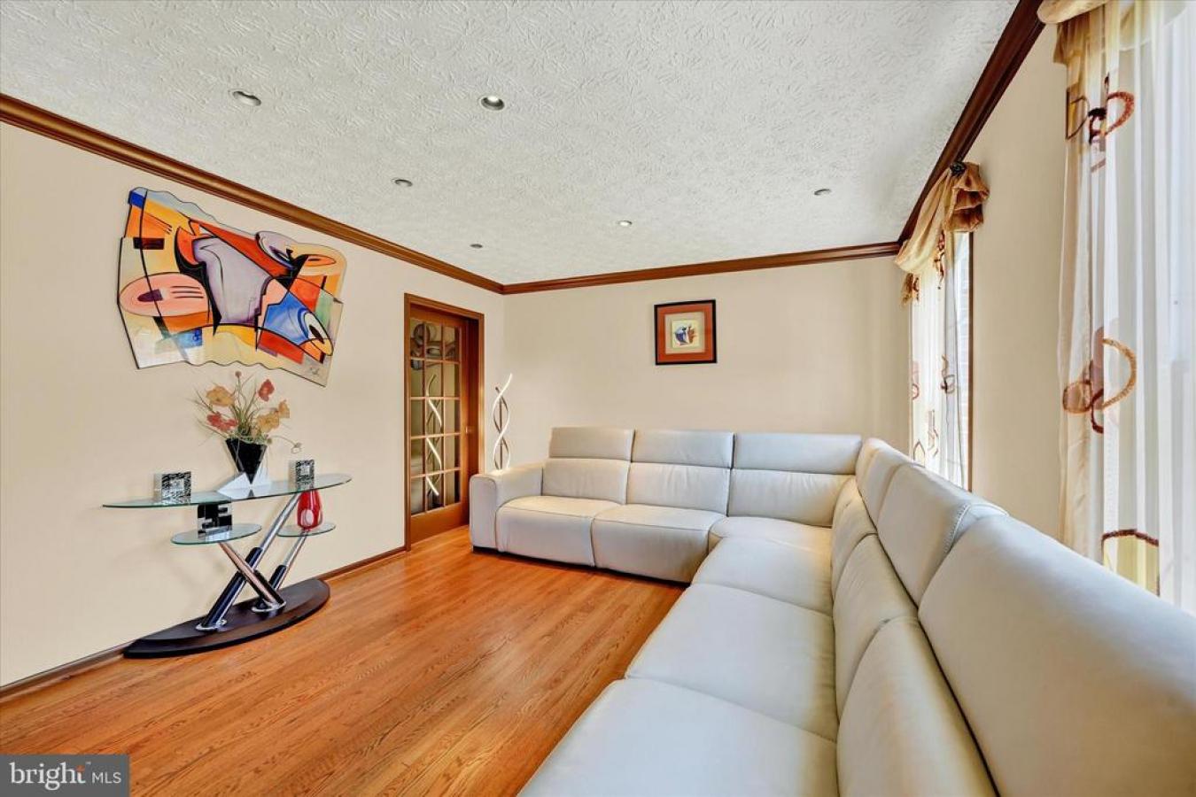 BALTIMORE, Maryland, 21209, United States, 5 Bedrooms Bedrooms, ,3 BathroomsBathrooms,Residential,For Sale,1880257