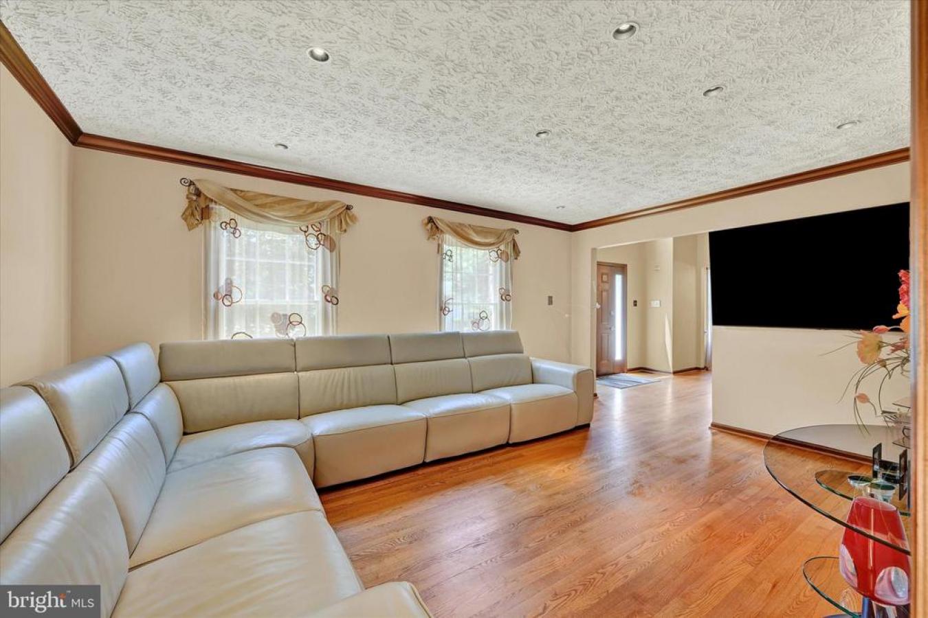 BALTIMORE, Maryland, 21209, United States, 5 Bedrooms Bedrooms, ,3 BathroomsBathrooms,Residential,For Sale,1880257