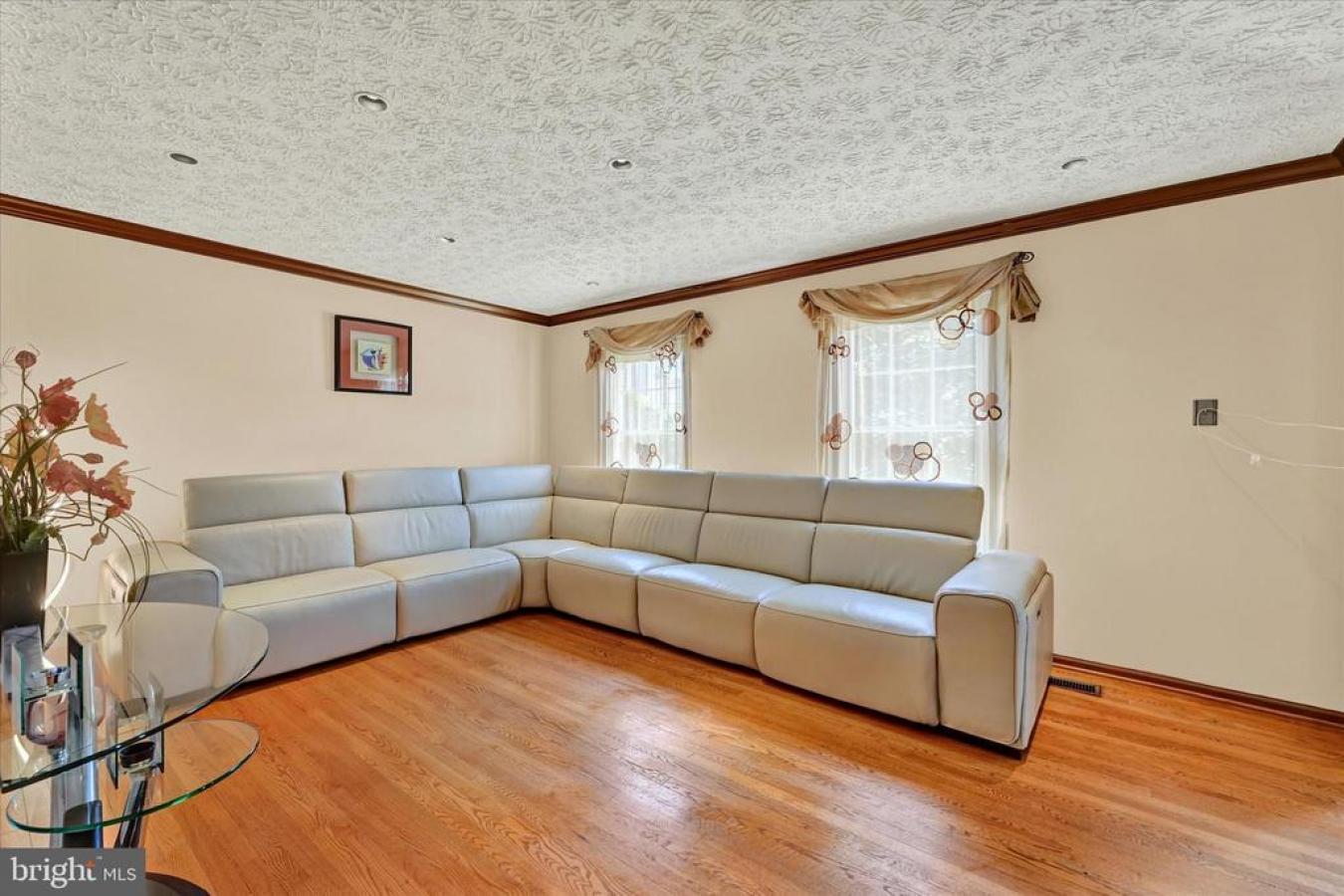 BALTIMORE, Maryland, 21209, United States, 5 Bedrooms Bedrooms, ,3 BathroomsBathrooms,Residential,For Sale,1880257
