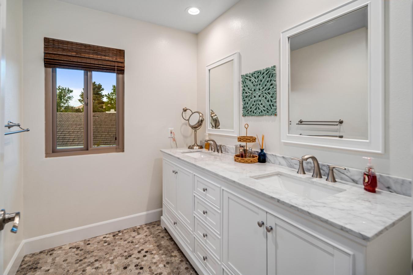 Acton, California, 93510, United States, 4 Bedrooms Bedrooms, ,3 BathroomsBathrooms,Residential,For Sale,1880252