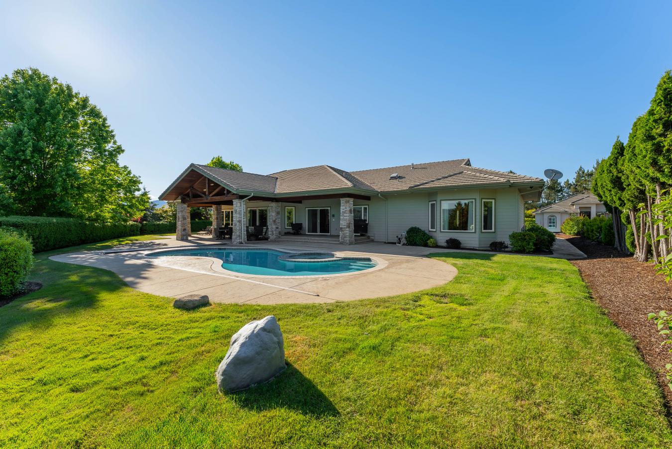 Roseburg, Douglas, 97471, United States, 3 Bedrooms Bedrooms, ,3 BathroomsBathrooms,Residential,For Sale,1877663