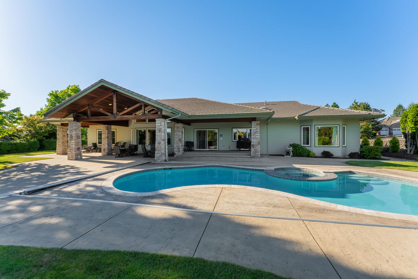 Roseburg, Douglas, 97471, United States, 3 Bedrooms Bedrooms, ,3 BathroomsBathrooms,Residential,For Sale,1877663