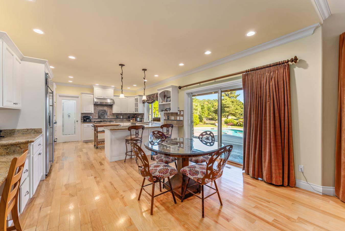 Roseburg, Douglas, 97471, United States, 3 Bedrooms Bedrooms, ,3 BathroomsBathrooms,Residential,For Sale,1877663