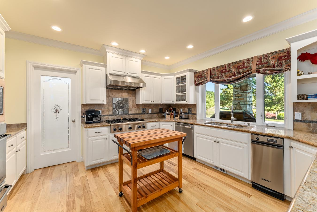 Roseburg, Douglas, 97471, United States, 3 Bedrooms Bedrooms, ,3 BathroomsBathrooms,Residential,For Sale,1877663