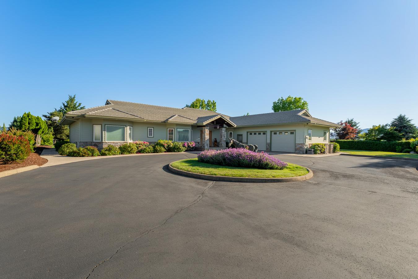 Roseburg, Douglas, 97471, United States, 3 Bedrooms Bedrooms, ,3 BathroomsBathrooms,Residential,For Sale,1877663