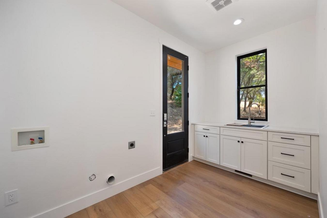 Somerset, California, 95684, United States, 3 Bedrooms Bedrooms, ,2 BathroomsBathrooms,Residential,For Sale,1880242