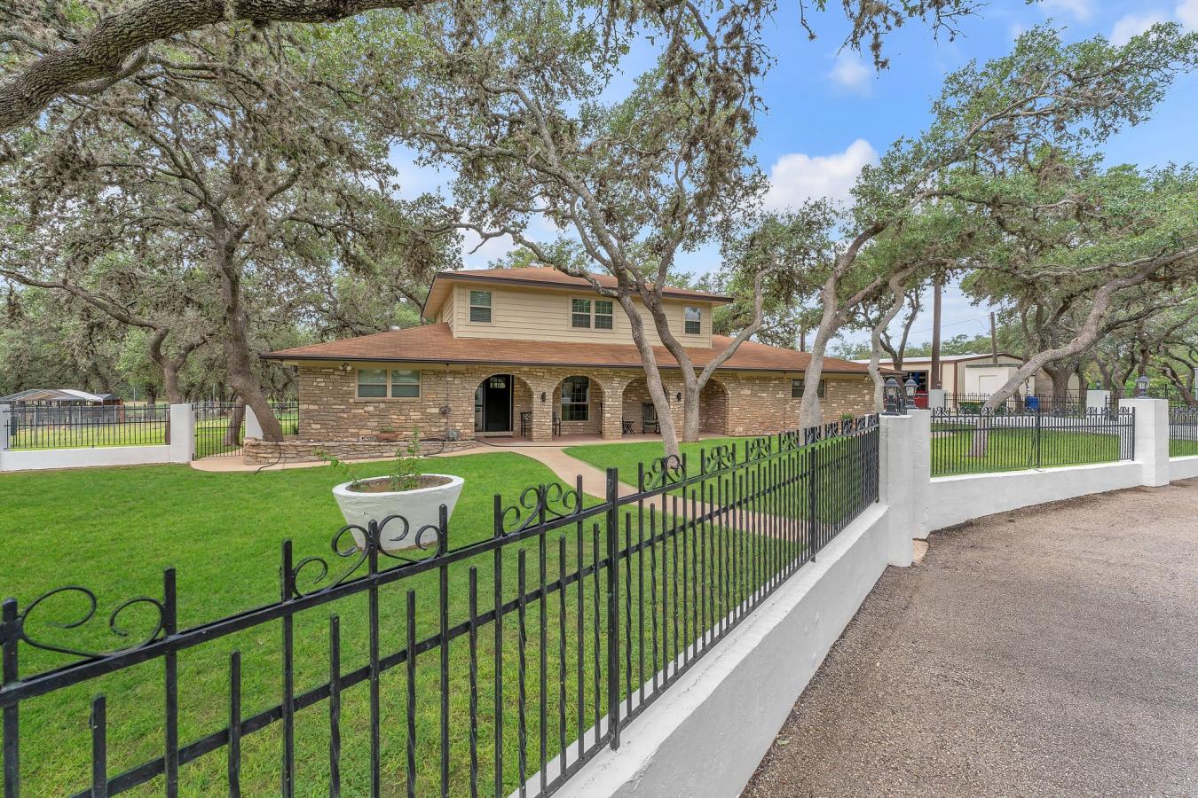 Helotes, Bexar, 78023, United States, 4 Bedrooms Bedrooms, ,2 BathroomsBathrooms,Residential,For Sale,1910071