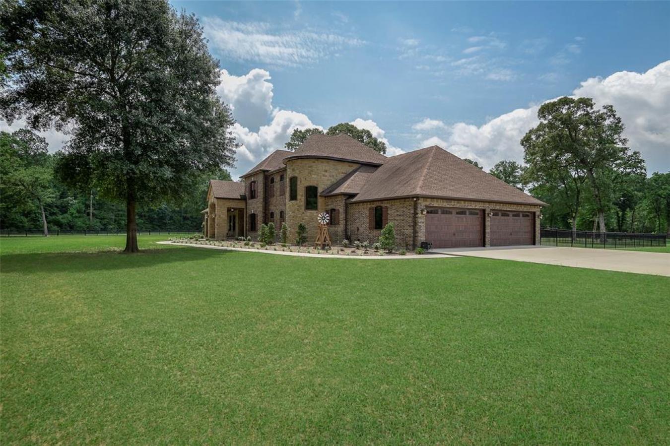 Magnolia, Texas, 77354, United States, 5 Bedrooms Bedrooms, ,5 BathroomsBathrooms,Residential,For Sale,1883773