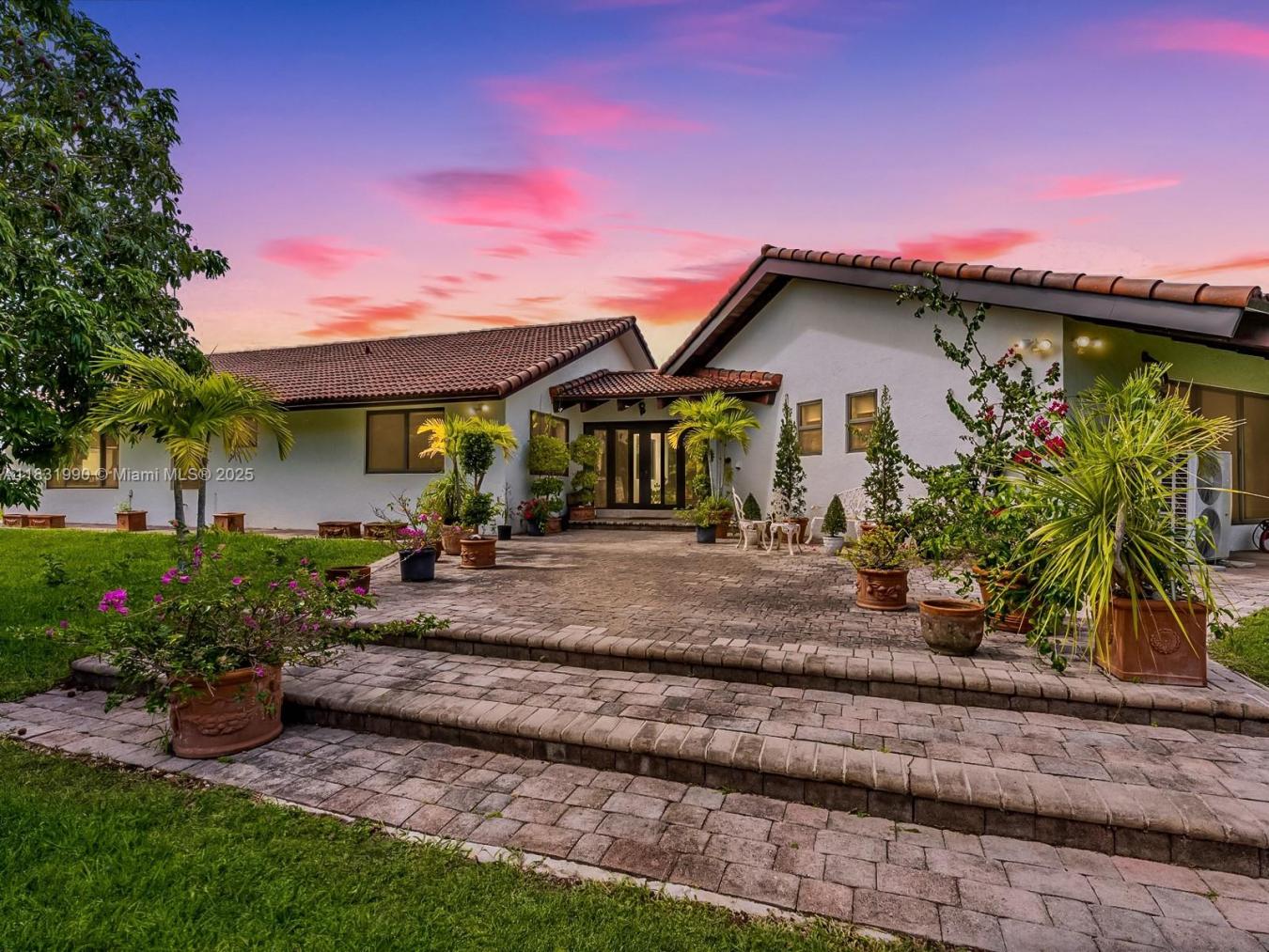 Miami, Dade County, 33177, United States, 4 Bedrooms Bedrooms, ,2 BathroomsBathrooms,Residential,For Sale,1883771