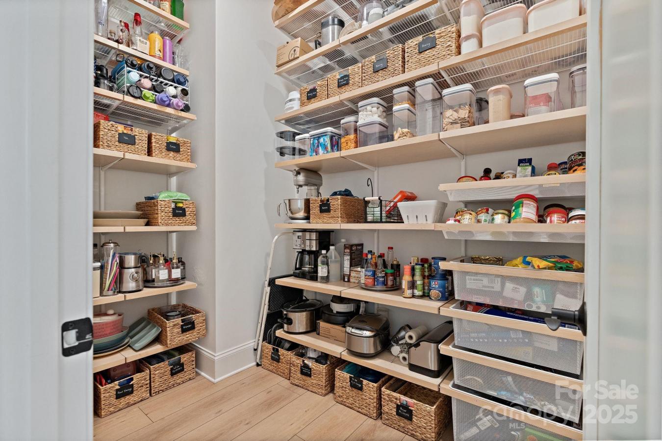 Catawba, North Carolina, 28609, United States, 4 Bedrooms Bedrooms, ,4 BathroomsBathrooms,Residential,For Sale,1883769