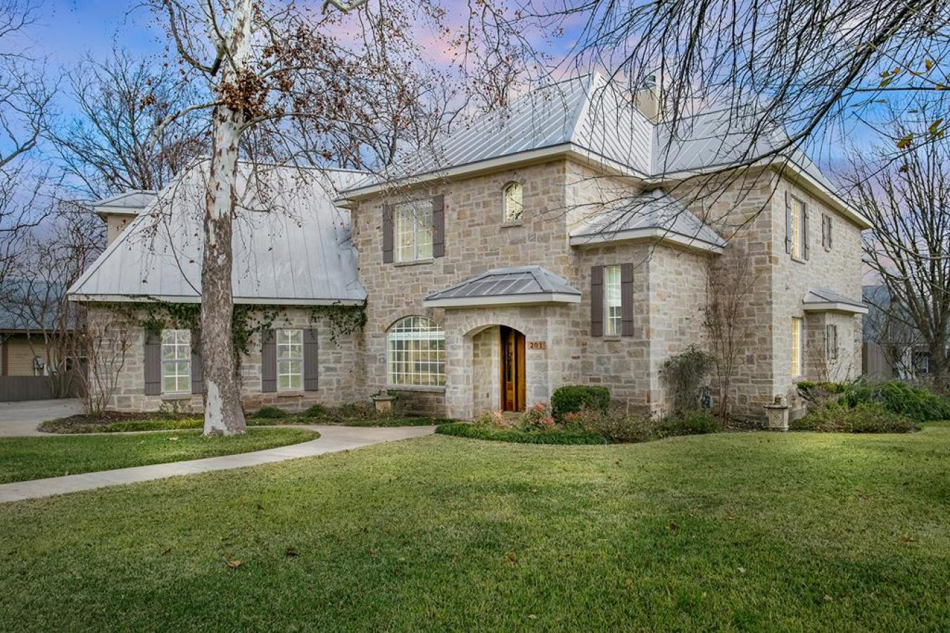 Fredericksburg, Texas, 78624, United States, 5 Bedrooms Bedrooms, ,4 BathroomsBathrooms,Residential,For Sale,1883767