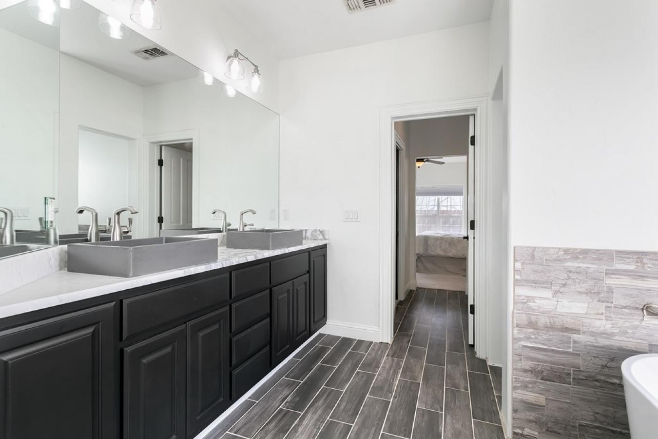 Fredericksburg, Texas, 78624, United States, 5 Bedrooms Bedrooms, ,4 BathroomsBathrooms,Residential,For Sale,1883767