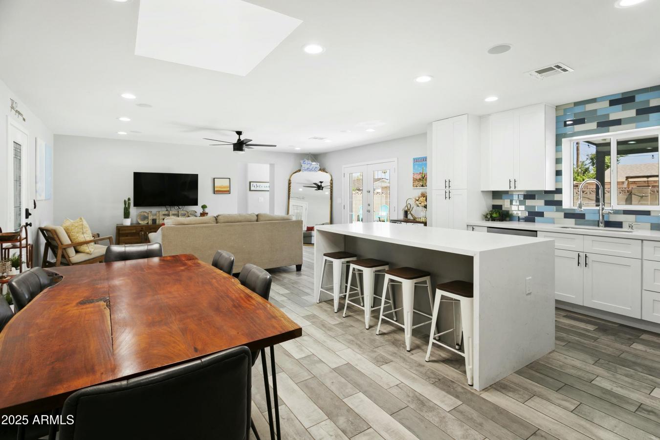 Scottsdale, Arizona, 85251, United States, 4 Bedrooms Bedrooms, ,Residential,For Sale,1883763