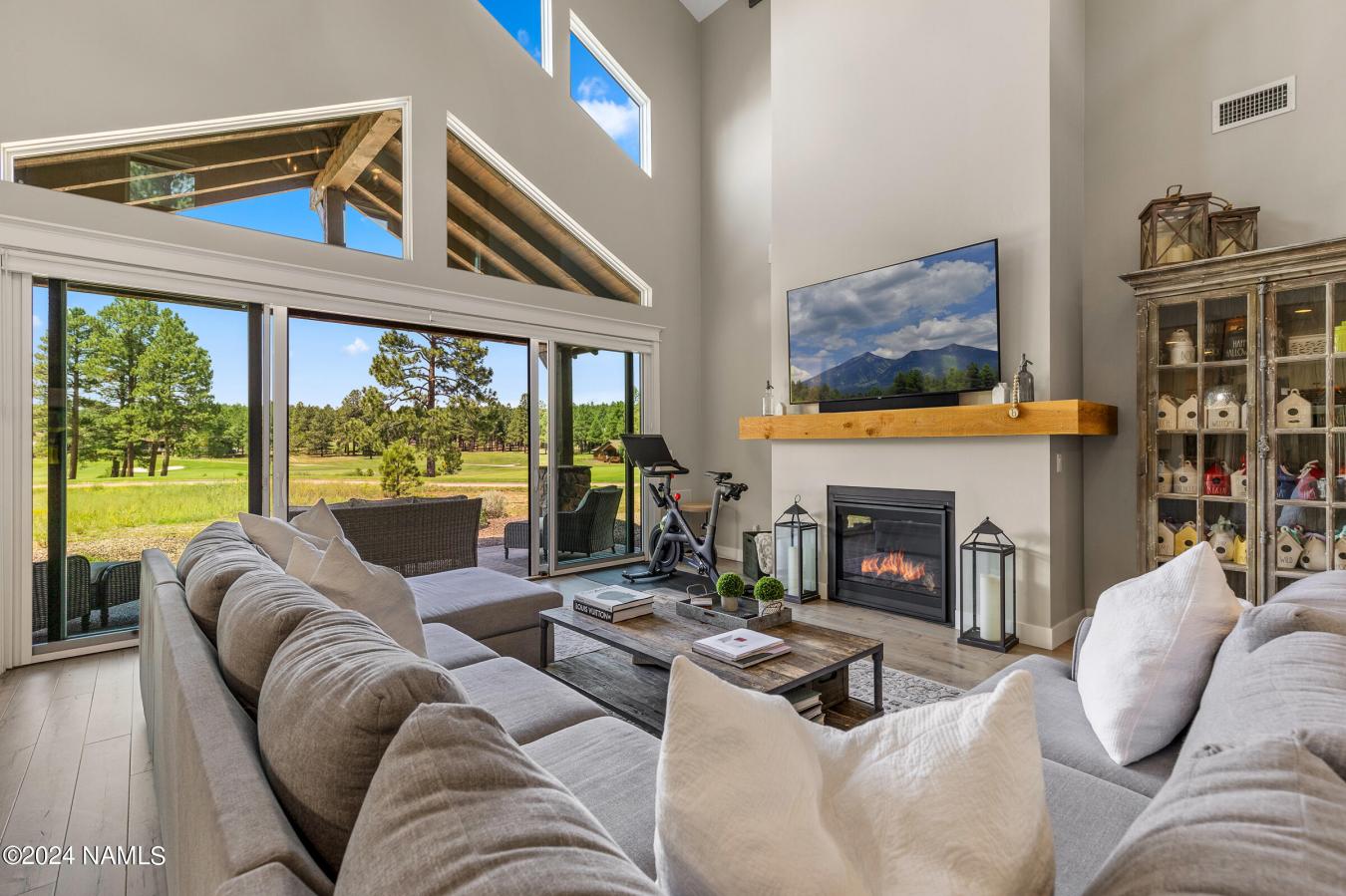 Flagstaff, Arizona, 86005, United States, 5 Bedrooms Bedrooms, ,Residential,For Sale,1883761