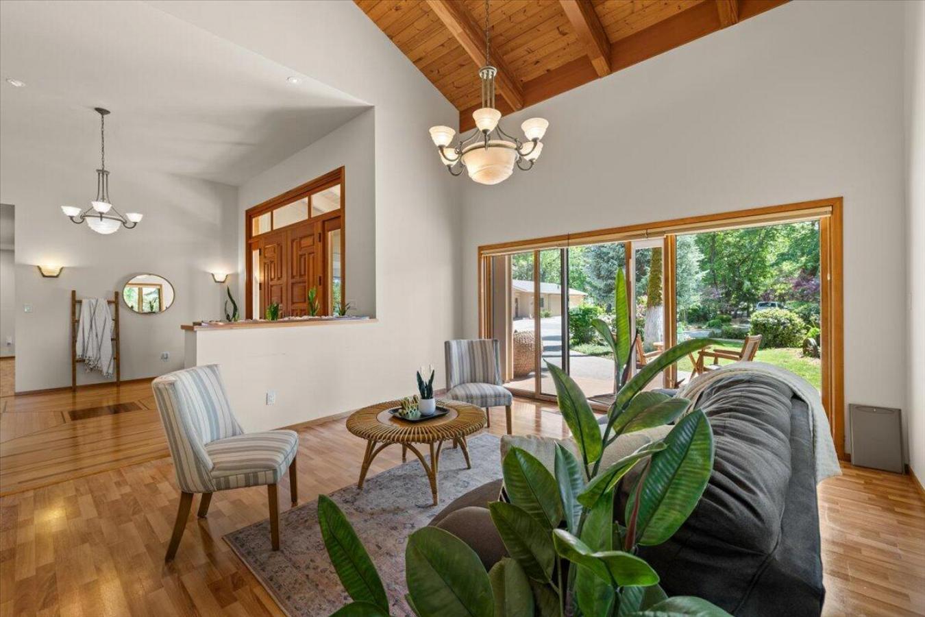 Eagle Point, Jackson, 97524, United States, 3 Bedrooms Bedrooms, ,2 BathroomsBathrooms,Residential,For Sale,1886724