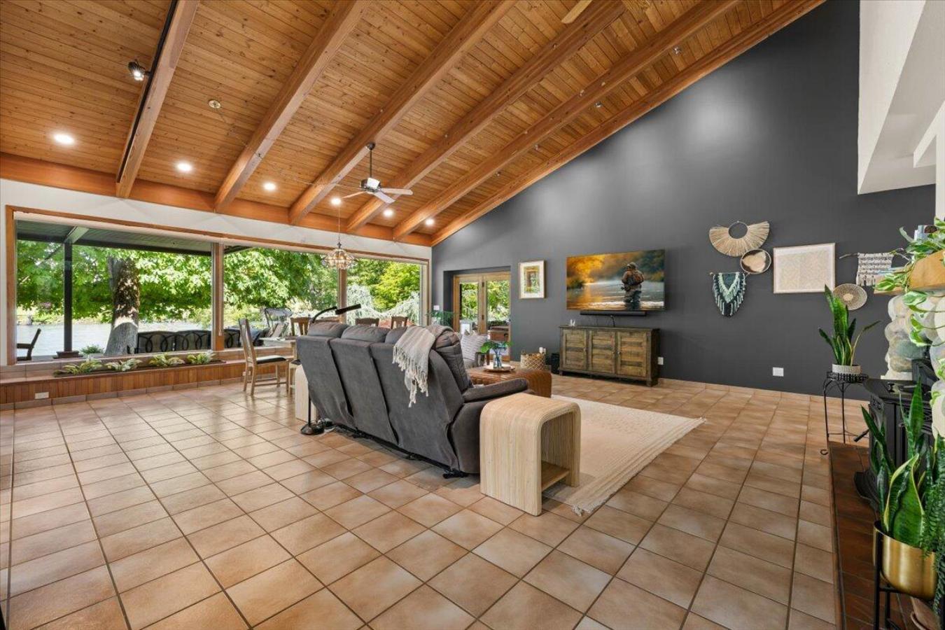 Eagle Point, Jackson, 97524, United States, 3 Bedrooms Bedrooms, ,2 BathroomsBathrooms,Residential,For Sale,1886724