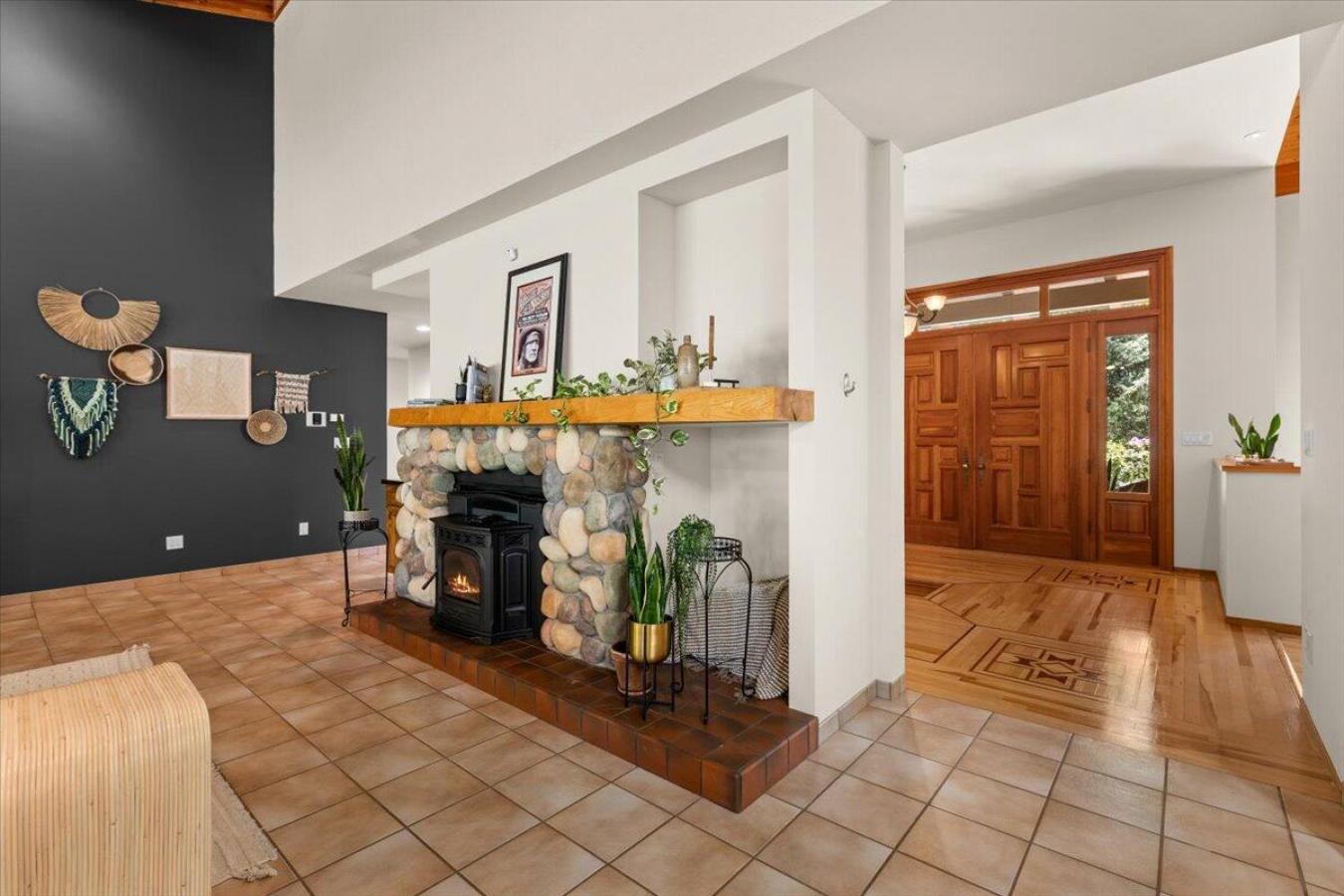 Eagle Point, Jackson, 97524, United States, 3 Bedrooms Bedrooms, ,2 BathroomsBathrooms,Residential,For Sale,1886724