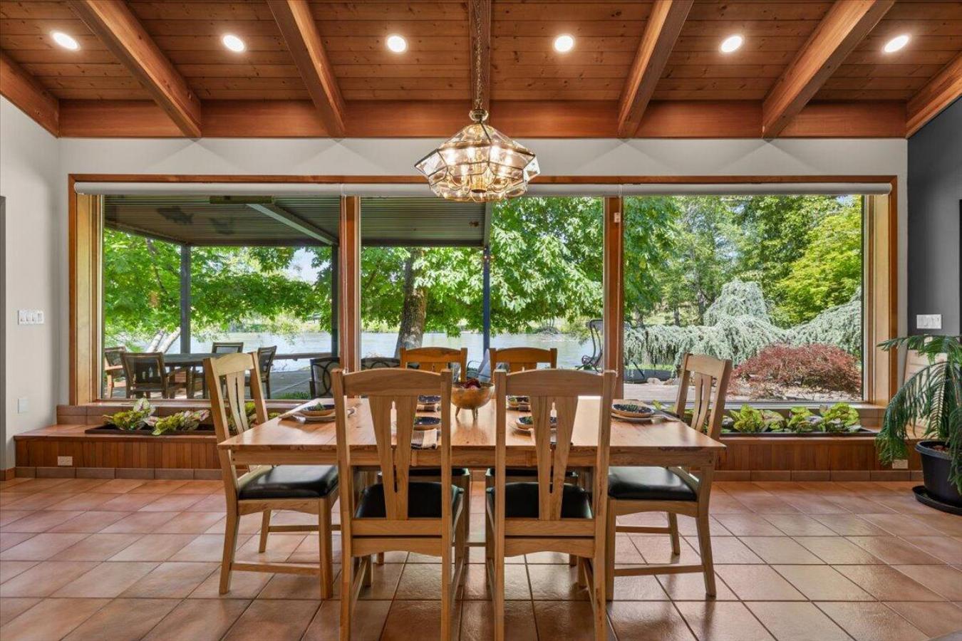 Eagle Point, Jackson, 97524, United States, 3 Bedrooms Bedrooms, ,2 BathroomsBathrooms,Residential,For Sale,1886724