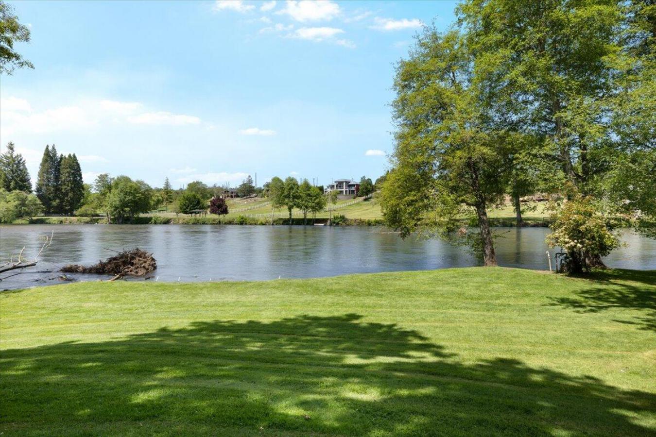 Eagle Point, Jackson, 97524, United States, 3 Bedrooms Bedrooms, ,2 BathroomsBathrooms,Residential,For Sale,1886724