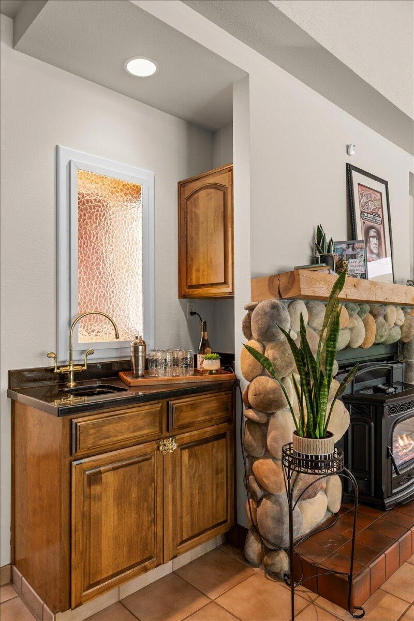 Eagle Point, Jackson, 97524, United States, 3 Bedrooms Bedrooms, ,2 BathroomsBathrooms,Residential,For Sale,1886724