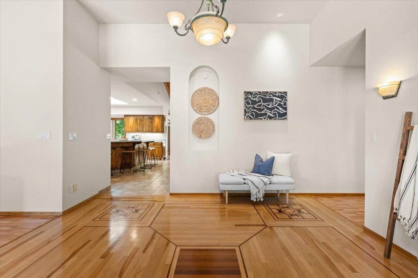 Eagle Point, Jackson, 97524, United States, 3 Bedrooms Bedrooms, ,2 BathroomsBathrooms,Residential,For Sale,1886724