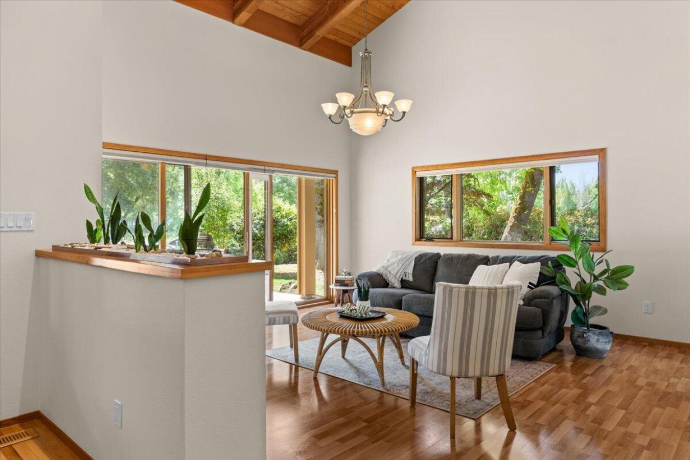 Eagle Point, Jackson, 97524, United States, 3 Bedrooms Bedrooms, ,2 BathroomsBathrooms,Residential,For Sale,1886724