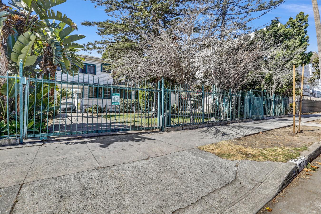 Los Angeles, Los Angeles, 90007, United States, 6 Bedrooms Bedrooms, ,4 BathroomsBathrooms,Residential,For Sale,1877659