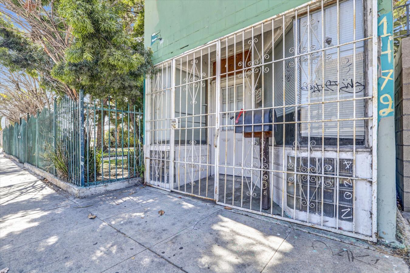 Los Angeles, Los Angeles, 90007, United States, 6 Bedrooms Bedrooms, ,4 BathroomsBathrooms,Residential,For Sale,1877659