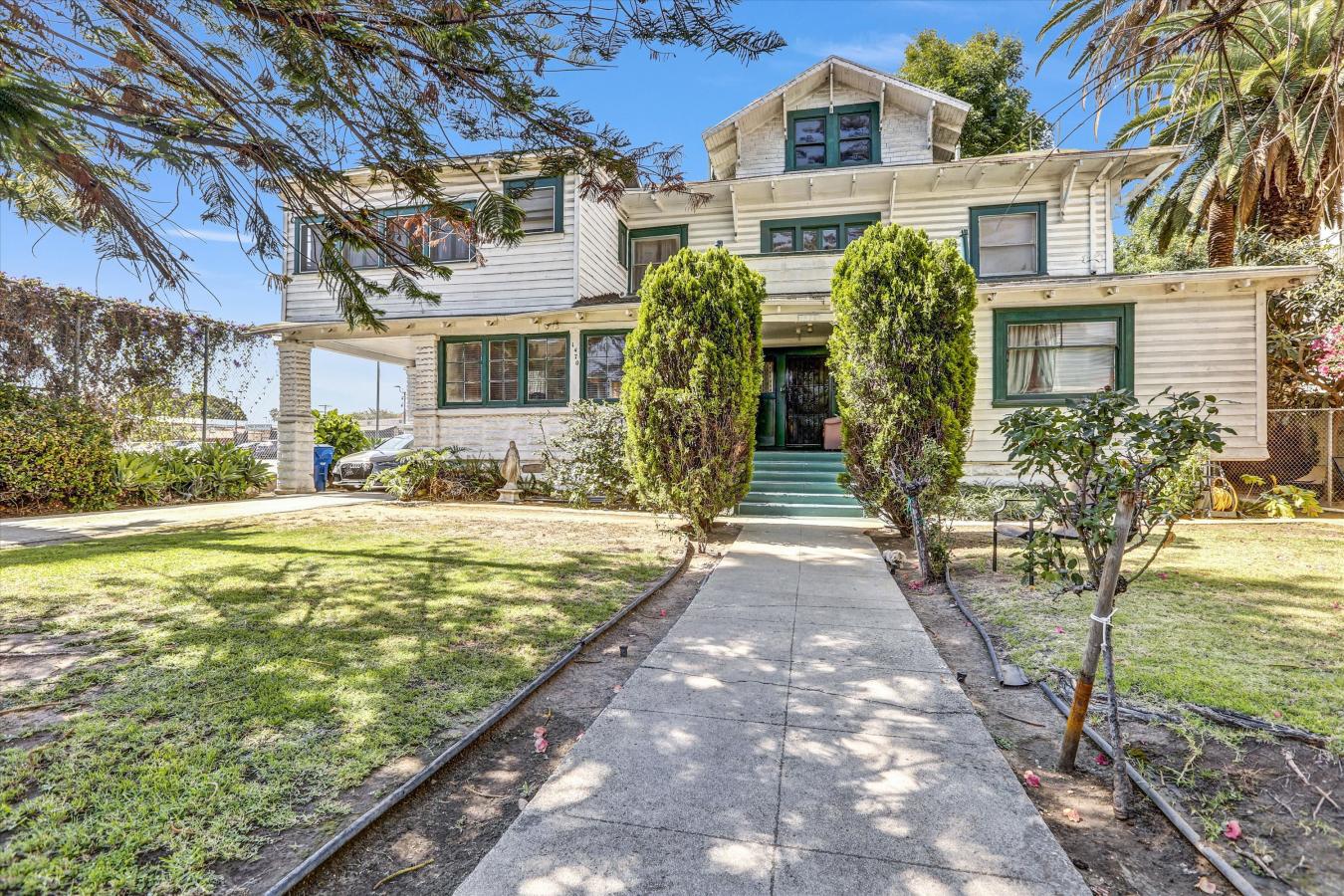 Los Angeles, Los Angeles, 90007, United States, 6 Bedrooms Bedrooms, ,4 BathroomsBathrooms,Residential,For Sale,1877659