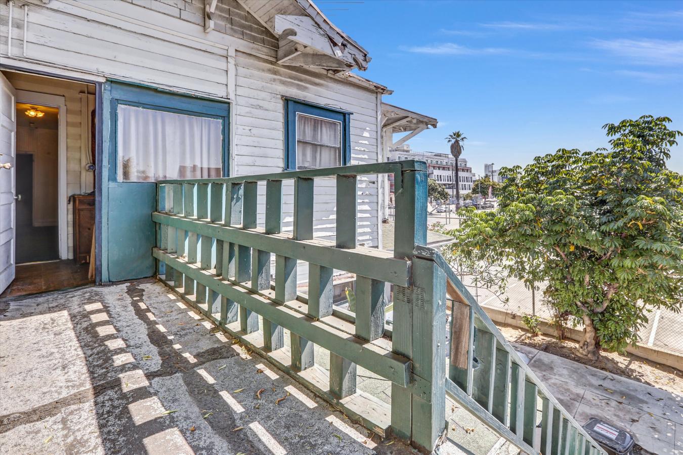Los Angeles, Los Angeles, 90007, United States, 6 Bedrooms Bedrooms, ,4 BathroomsBathrooms,Residential,For Sale,1877659